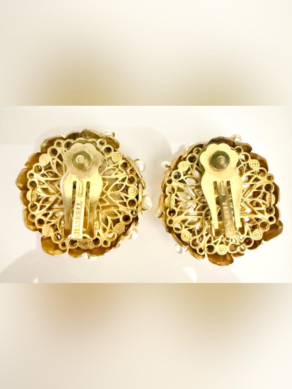 Vintage Miriam Haskell Faux Baroque Pearl Clip-On Earrings Gold Tone Signed - Picture 2 of 10